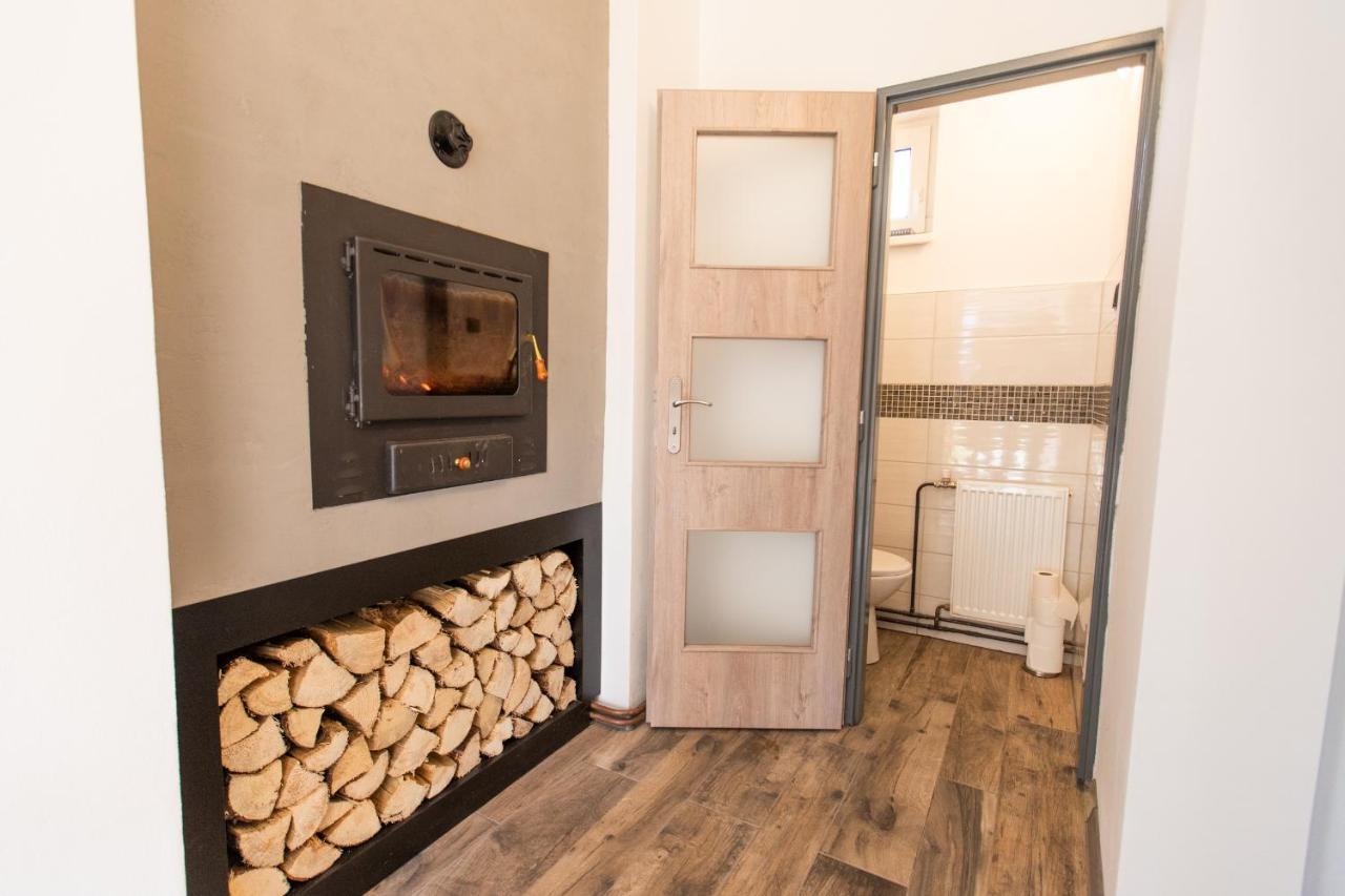 Ubytovani Na Samote - Apartman U Tesaru Komarice Exteriör bild