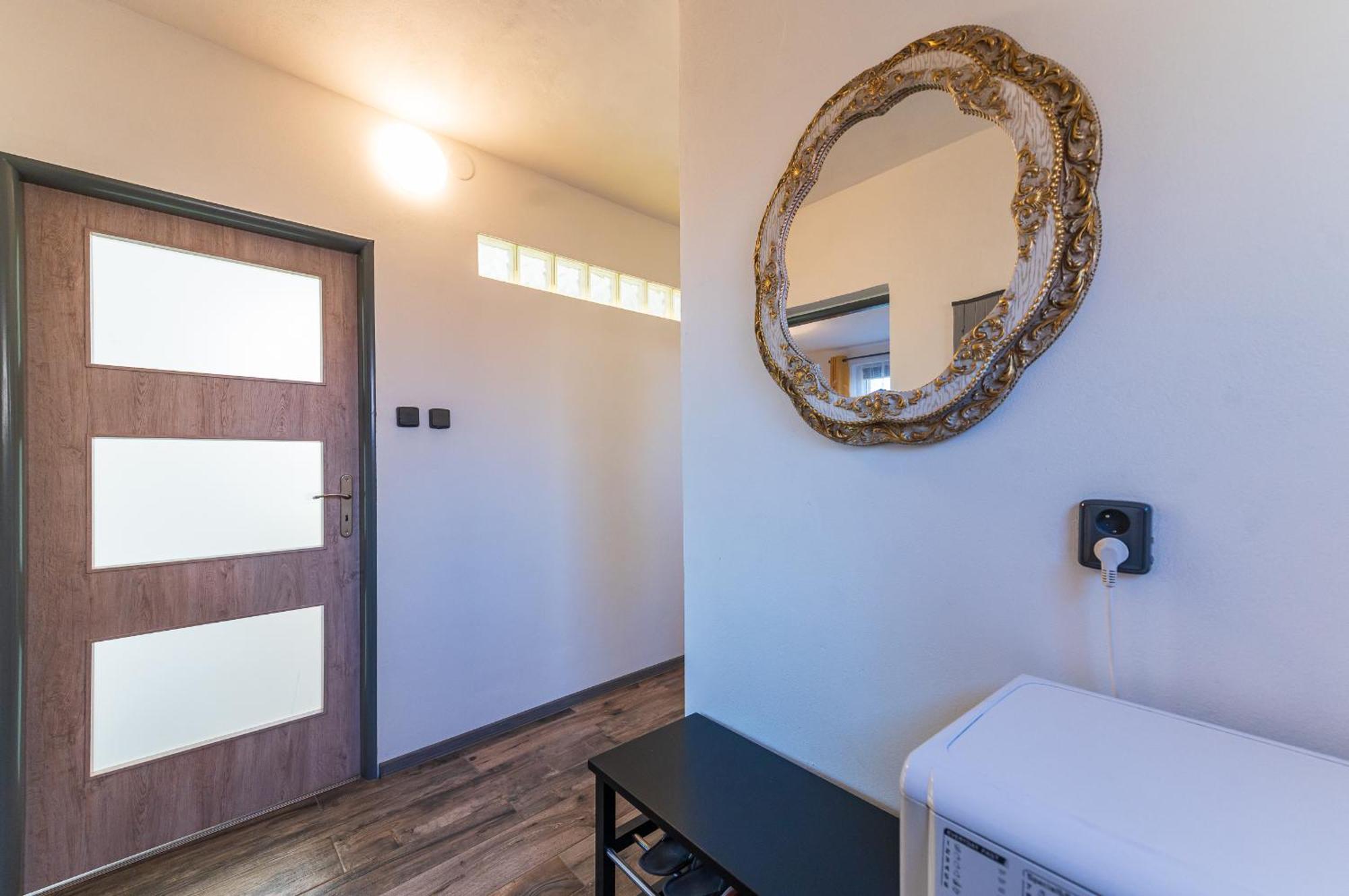 Ubytovani Na Samote - Apartman U Tesaru Komarice Exteriör bild