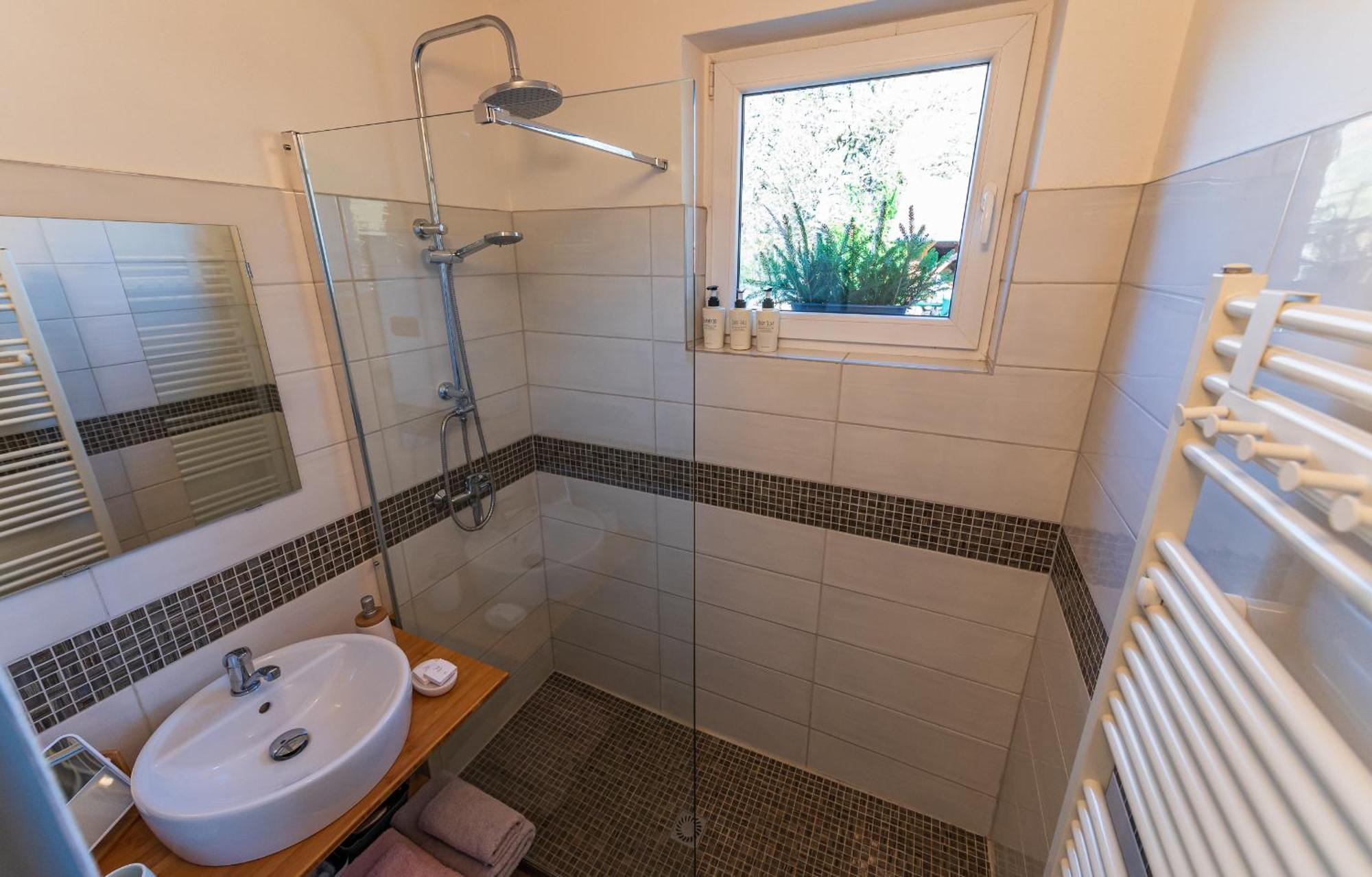 Ubytovani Na Samote - Apartman U Tesaru Komarice Exteriör bild